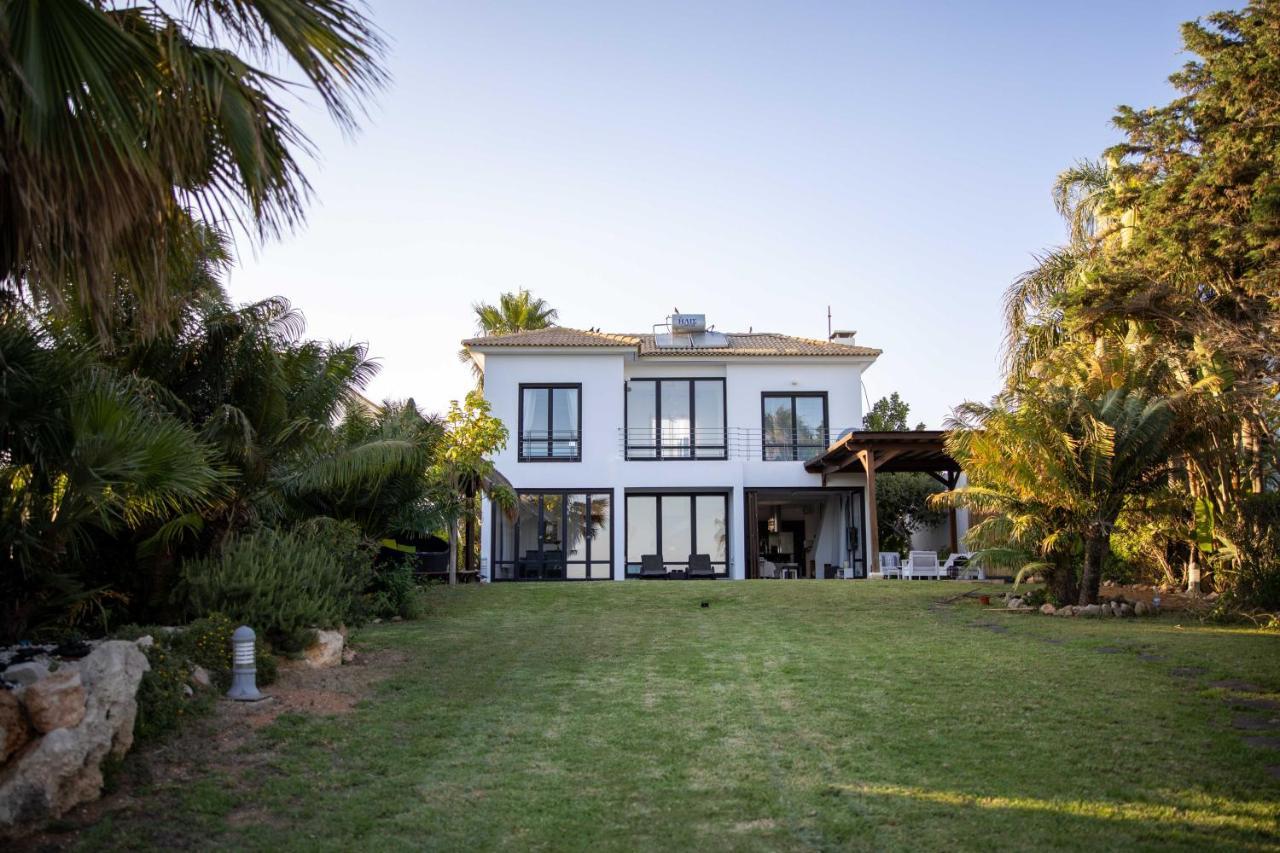 Balinese Villa Ajía Nápa Eksteriør bilde