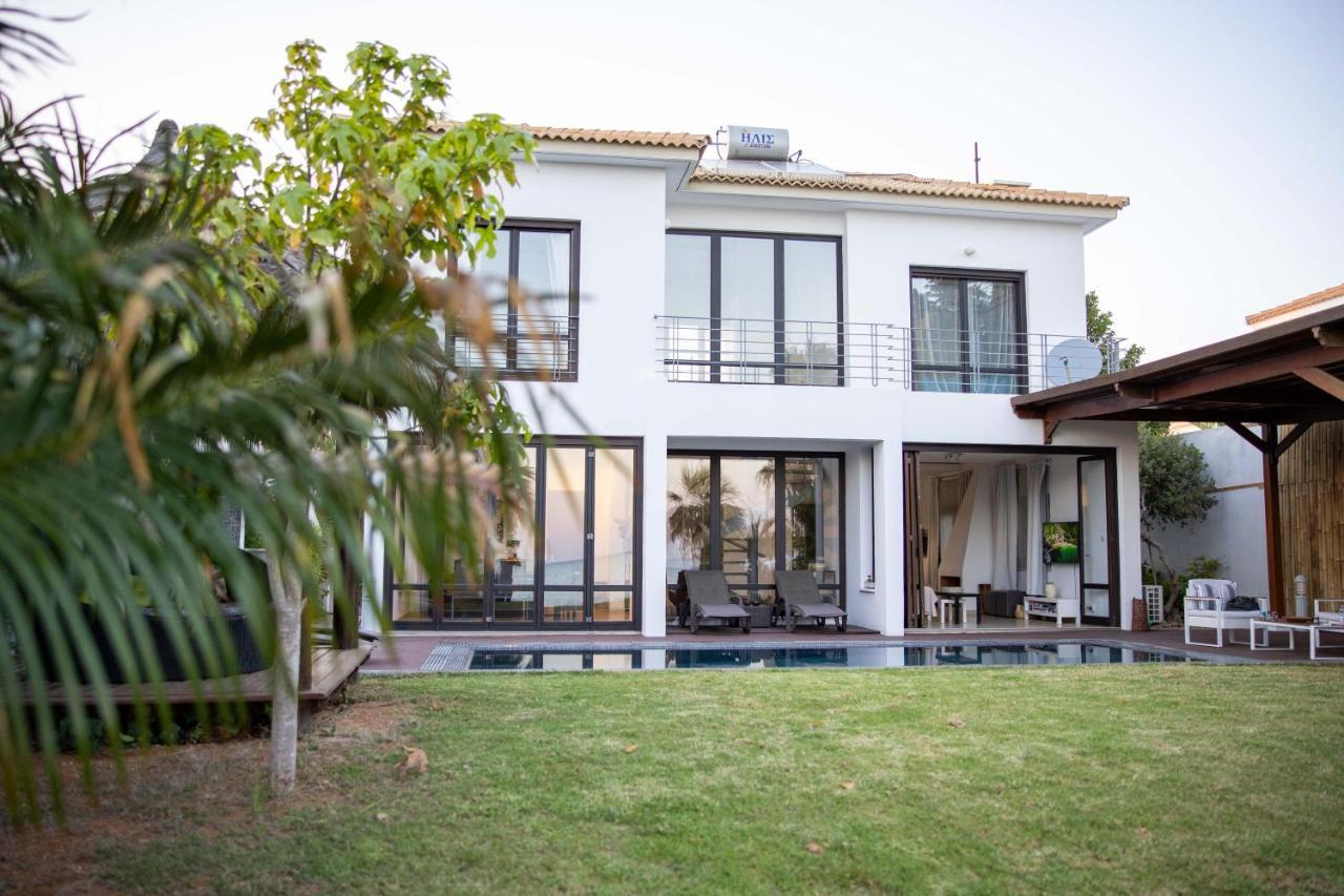Balinese Villa Ajía Nápa Eksteriør bilde