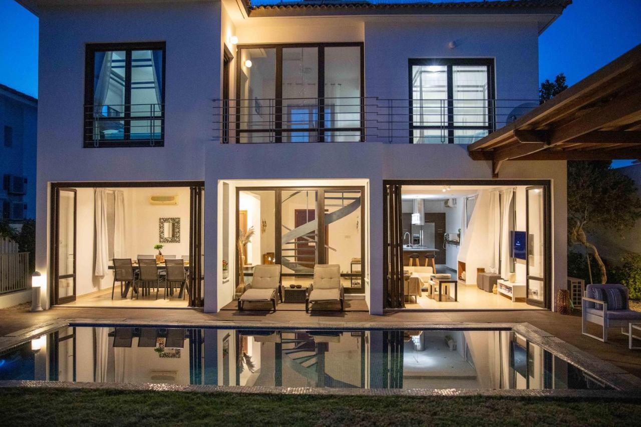 Balinese Villa Ajía Nápa Eksteriør bilde